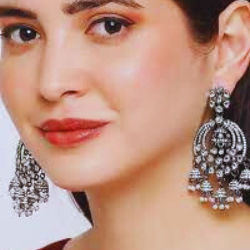 Download HD half face earrings dp for whatsapp Pics images 2023