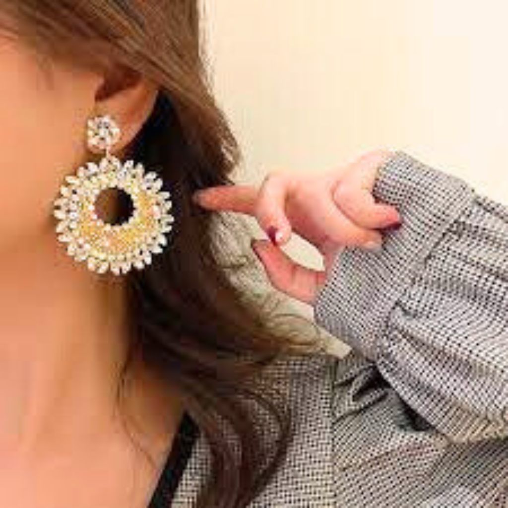 Download HD half face earrings dp for whatsapp Pics images Free Download