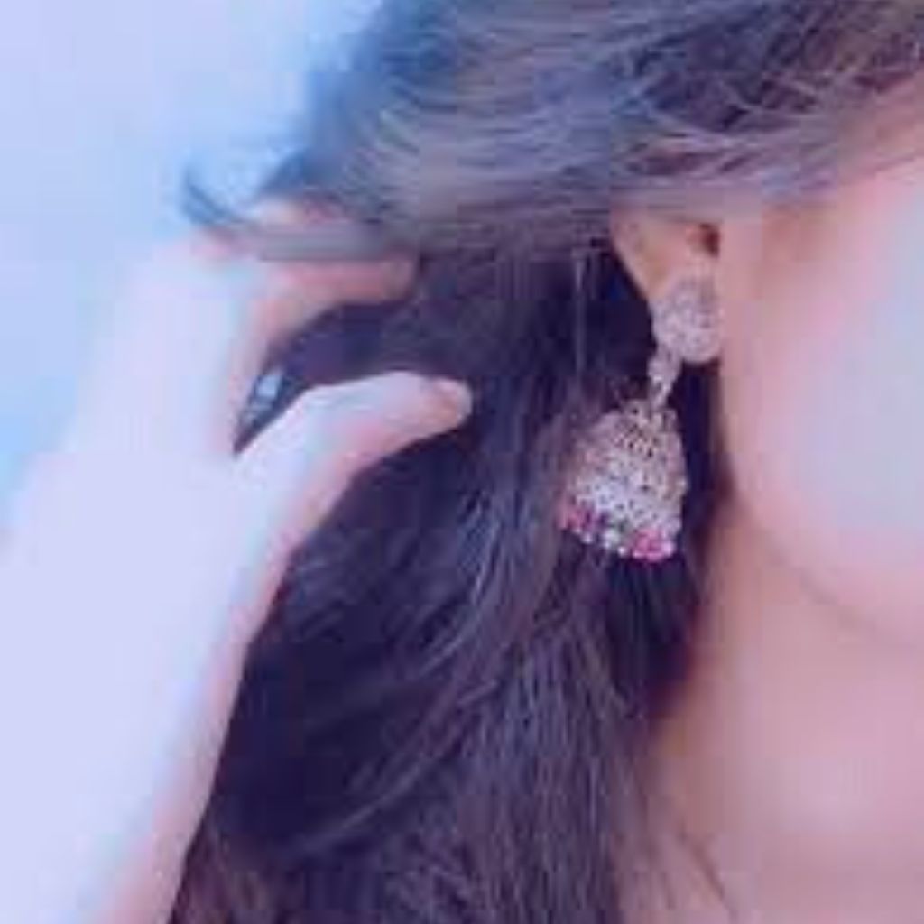 half face earrings dp for whatsapp pics Images free 2023